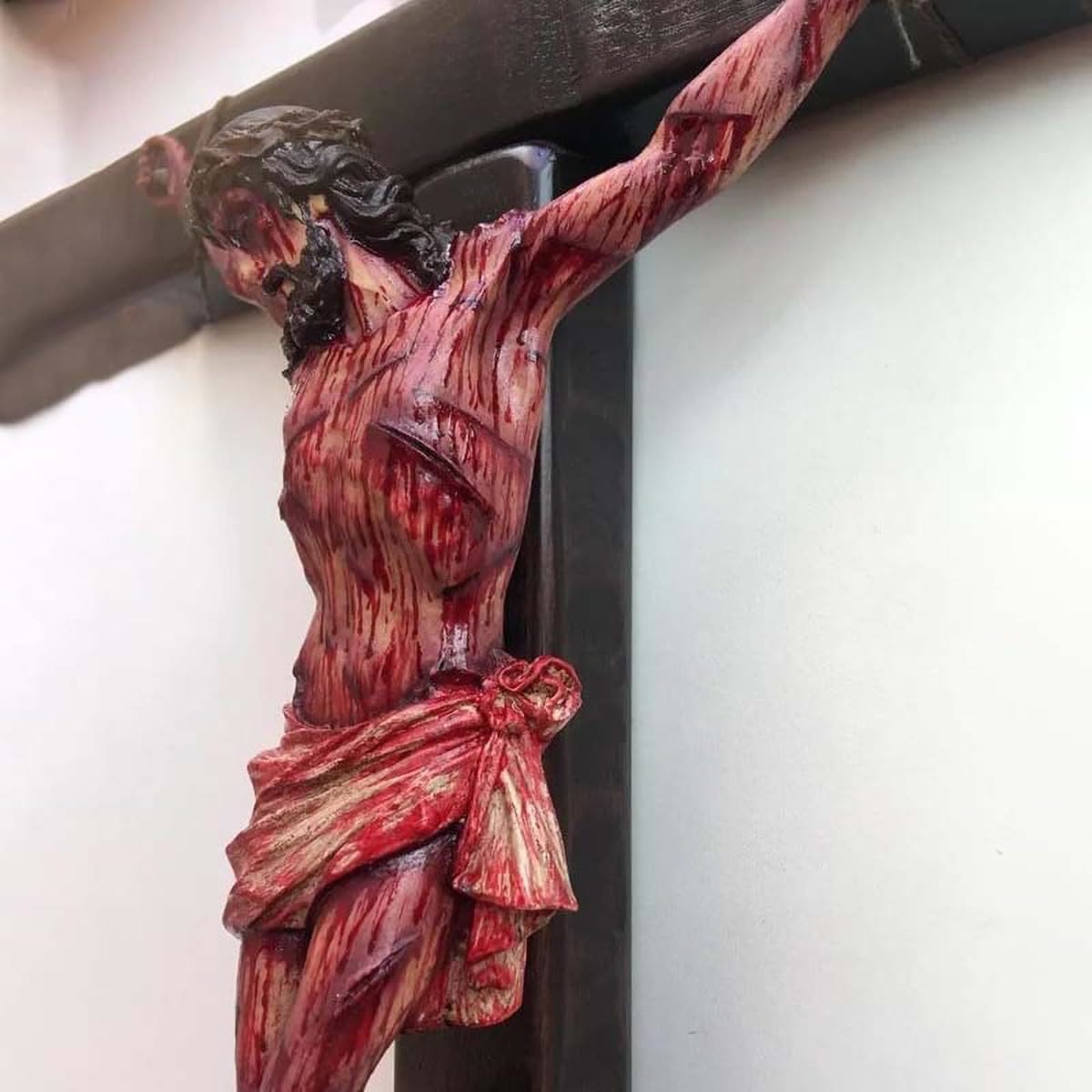 Realistic - Styled Crucifix Wall Sculpture: A Profound Symbol of Sacrifice