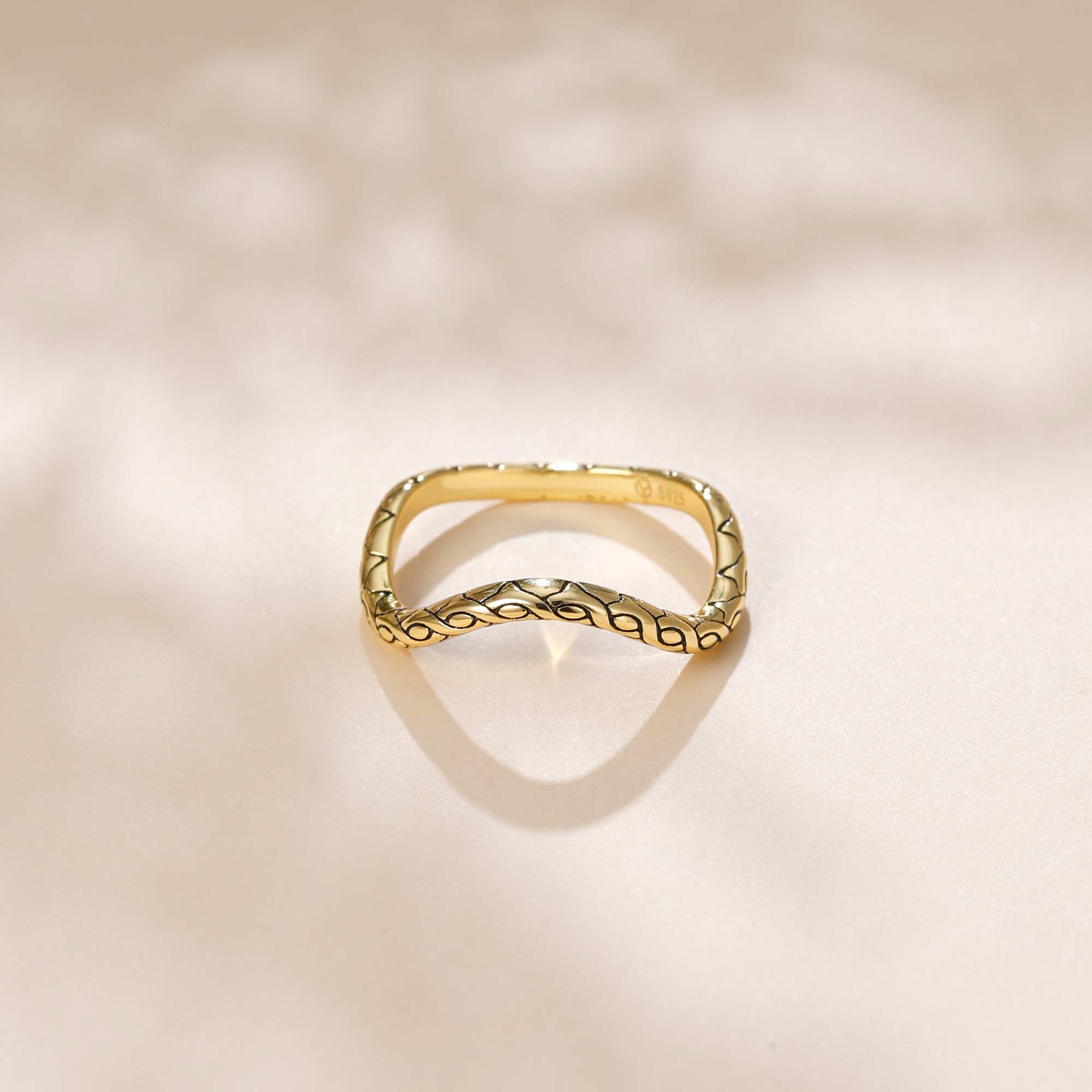 Pavé Wavy Enamel Stacking Ring