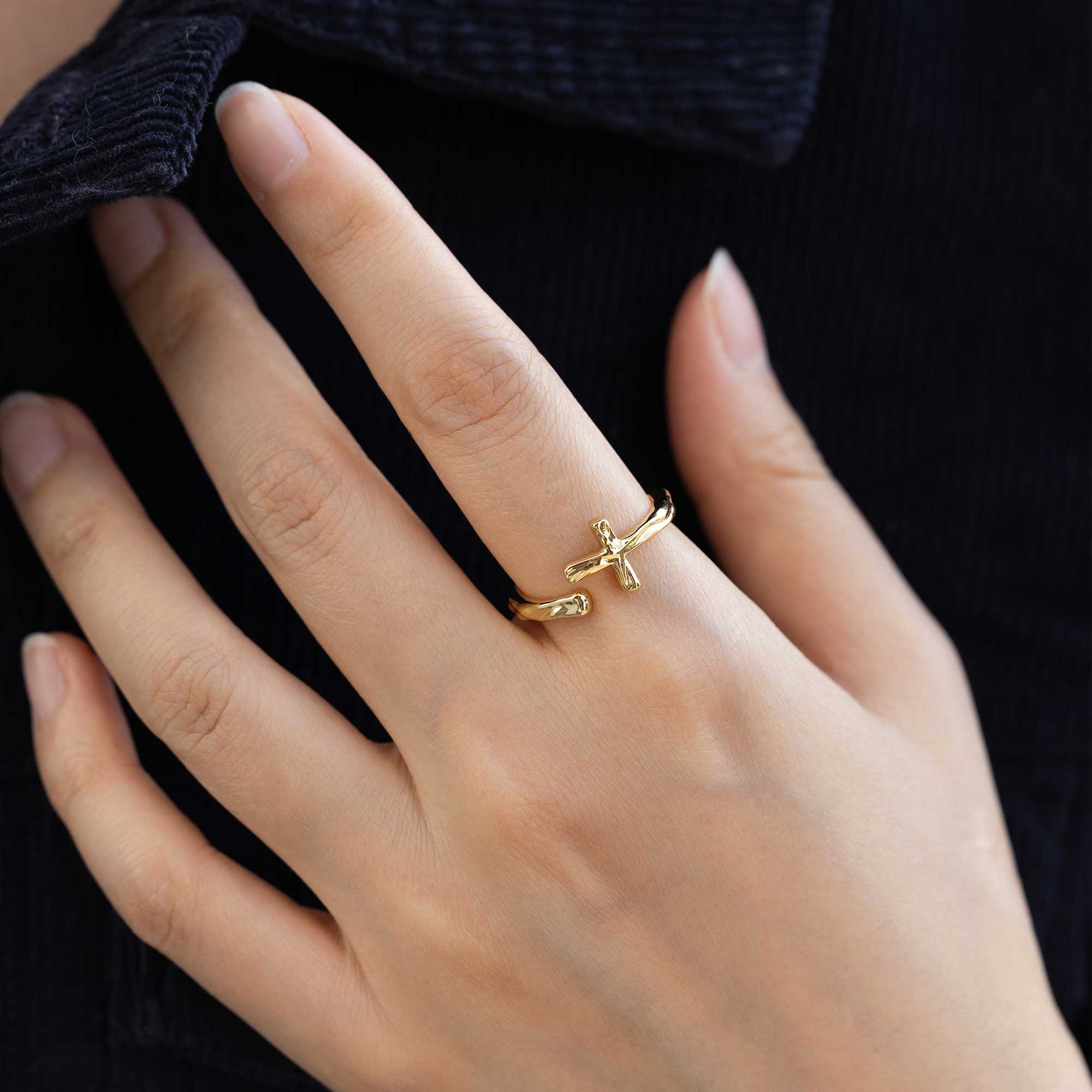 Liquid Open Cross Ring