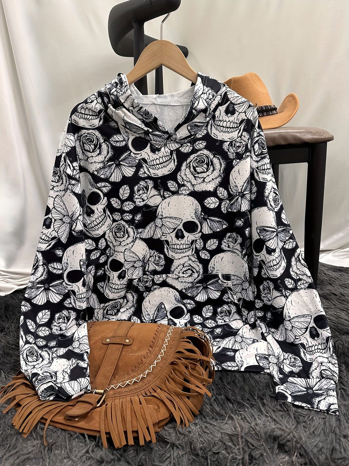 Women's Spooky Skull Print Hoodie with Kangaroo Pocket, Long Sleeve – Perfect for Halloween, Soft and Cozy