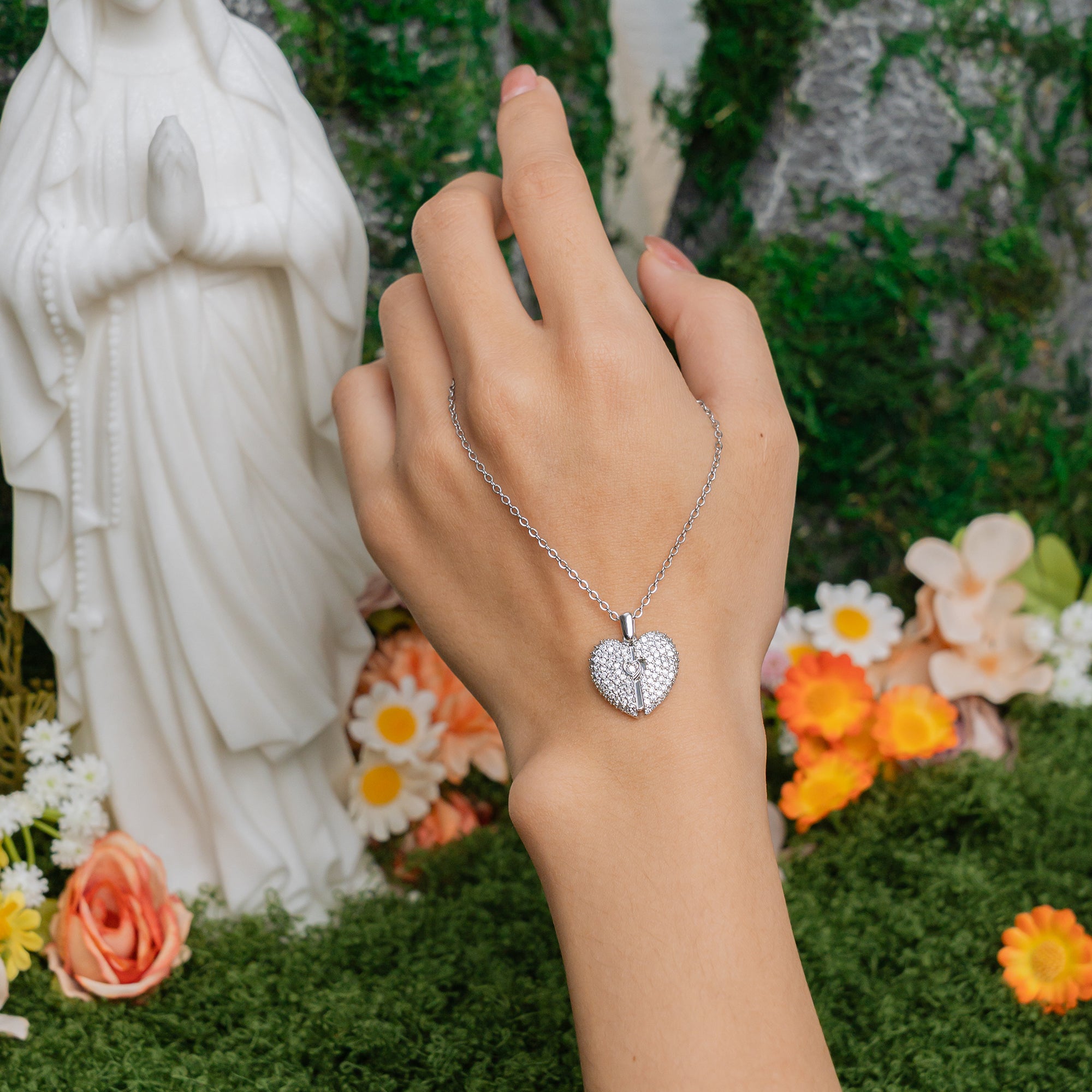 Heart of Faith Necklace – Christian Love & Cross Key Pendant, Gold & Silver Toned Jewelry of Grace