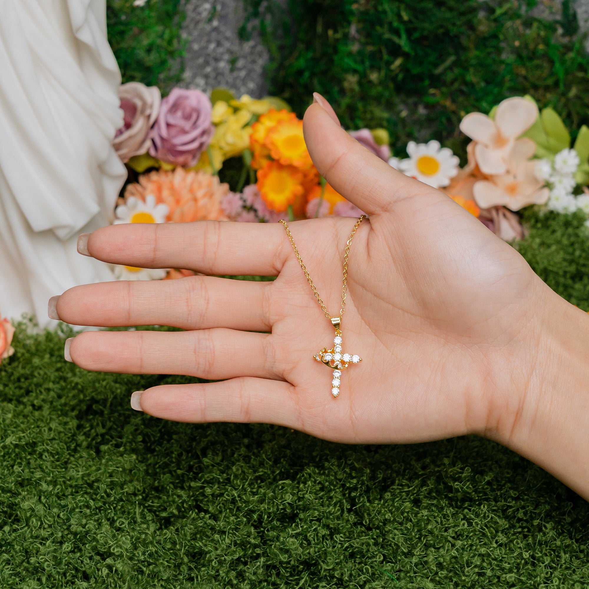 Radiant Cross Necklace – Gold Christian Faith Pendant of Light and Grace