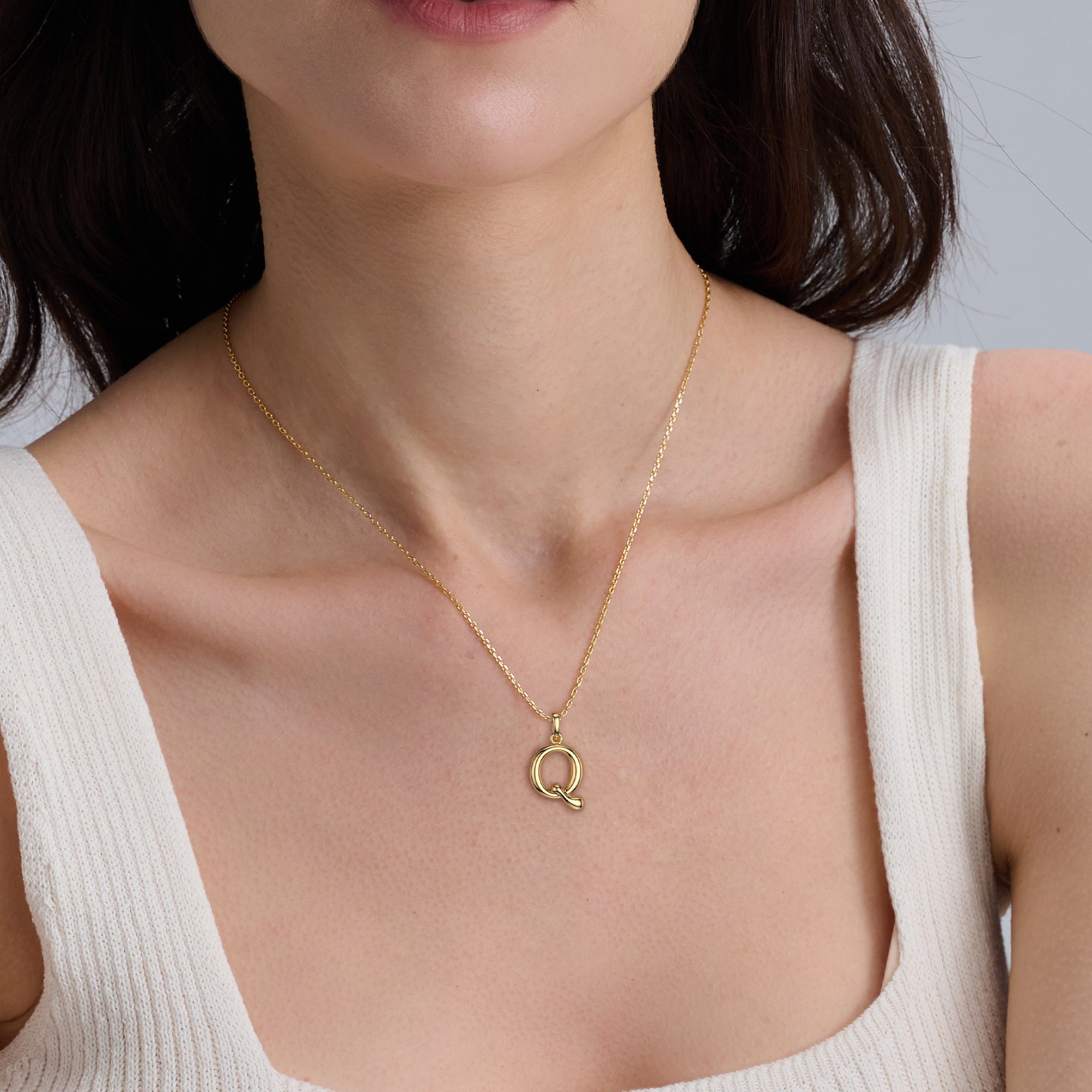 Bubble Initial Letter Q Pendant Necklace