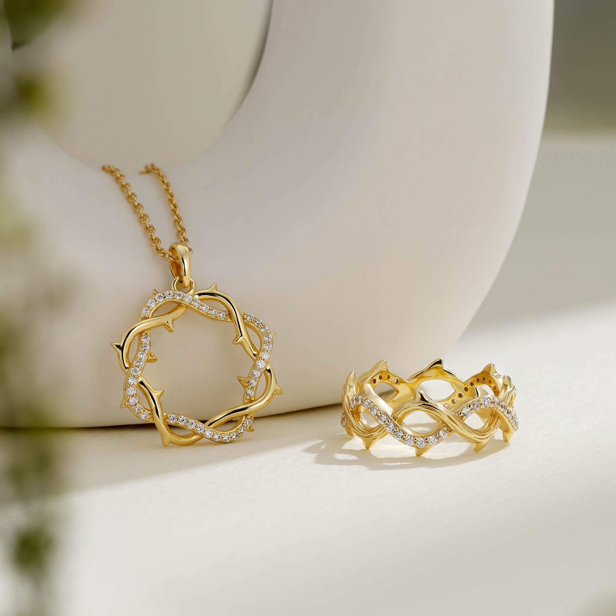 Resilience Thorn Pendant Necklace