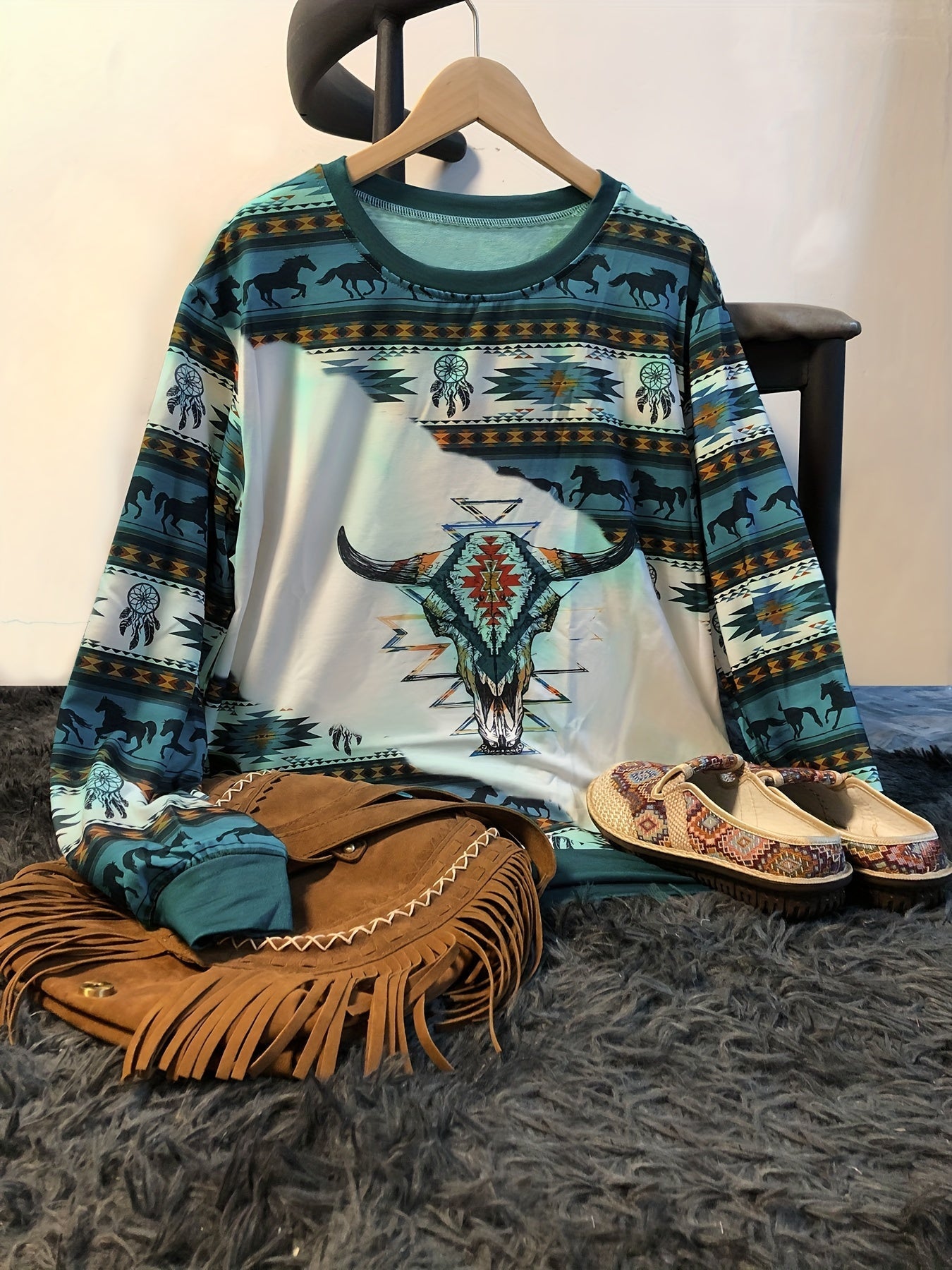 Women's Vintage Bull Head Print Crew Neck Sweatshirt – Soft Long Sleeve with Tribal Pattern, Perfect for All Seasons
